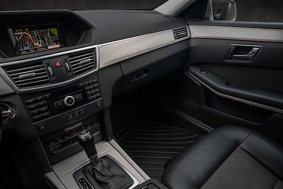Mercedes-Benz E200C 19 of 26