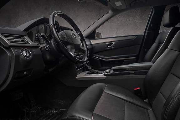 Mercedes-Benz E200C 11 of 26