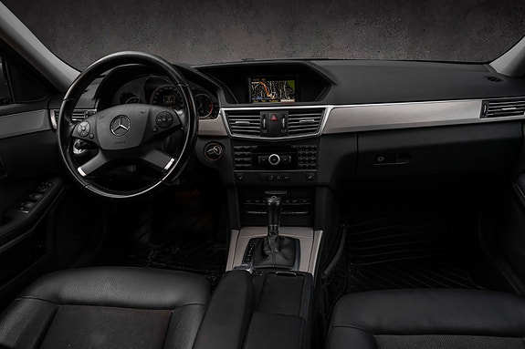Mercedes-Benz E200C 14 of 26