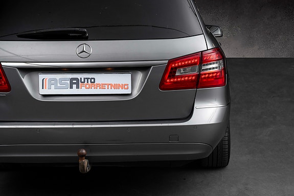 Mercedes-Benz E200C 8 of 26