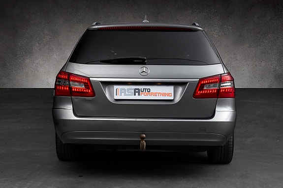 Mercedes-Benz E200C 7 of 26