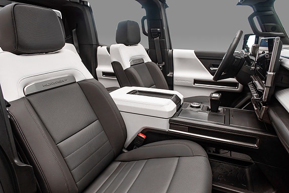 GMC Hummer EV 18 of 30