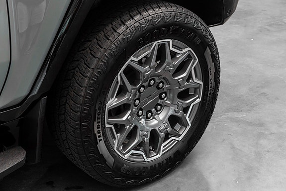 GMC Hummer EV 9 of 30
