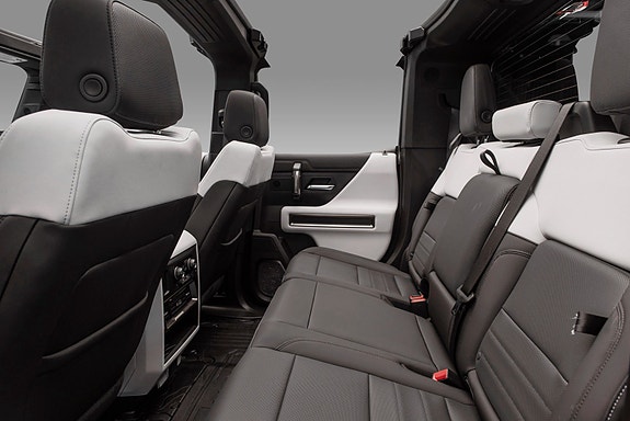GMC Hummer EV 17 of 30