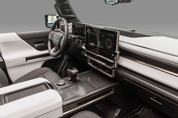 GMC Hummer EV 16 of 30