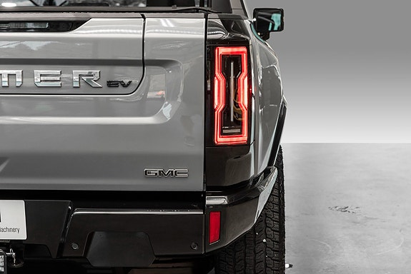 GMC Hummer EV 8 of 30
