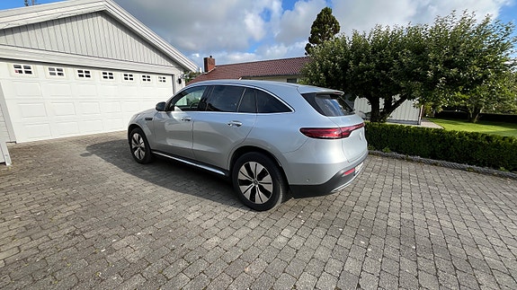 Mercedes-Benz EQC400 11 of 23