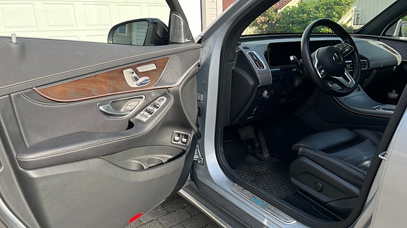 Mercedes-Benz EQC400 22 of 23