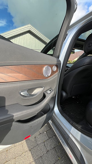 Mercedes-Benz EQC400 19 of 23