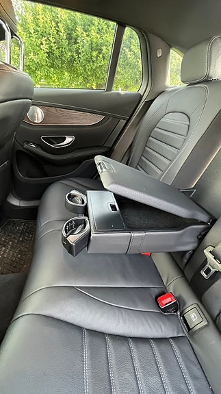 Mercedes-Benz EQC400 14 of 23