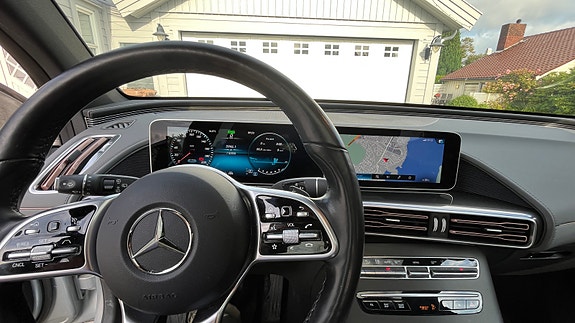 Mercedes-Benz EQC400 16 of 23