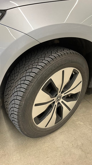 Mercedes-Benz EQC400 3 of 23