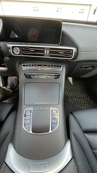 Mercedes-Benz EQC400 12 of 23