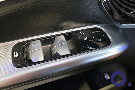 Mercedes-Benz EQE SUV 28 of 30