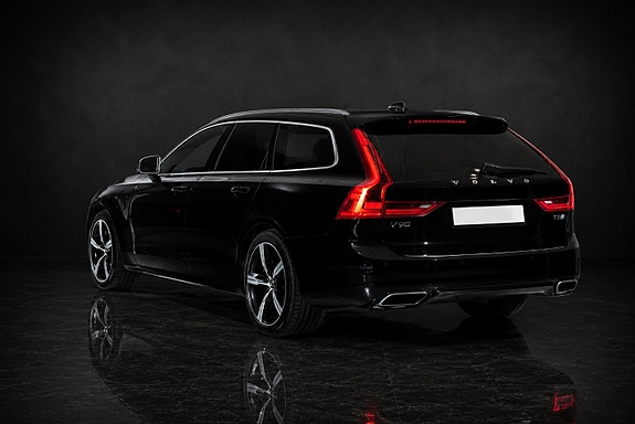 Volvo V90 2 of 23