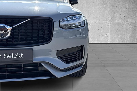 Volvo XC90 3 of 29