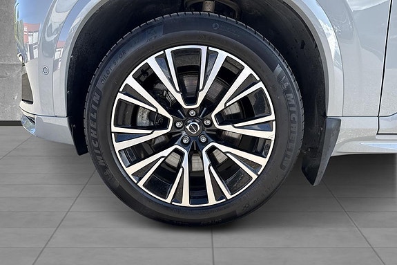Volvo XC90 27 of 29
