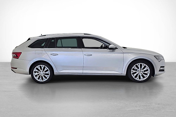 Skoda Superb 7 of 30