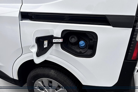 Ford Transit Courier 9 of 19