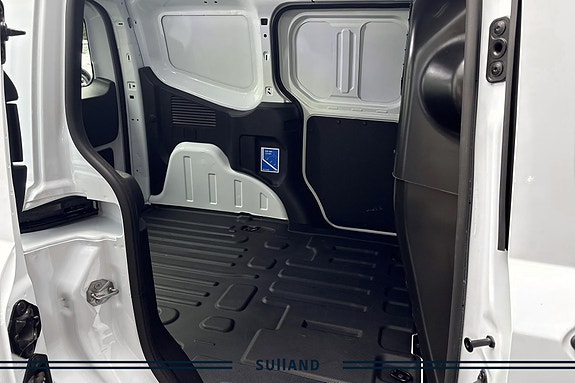 Ford Transit Courier 17 of 19