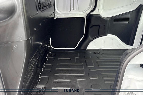 Ford Transit Courier 16 of 19
