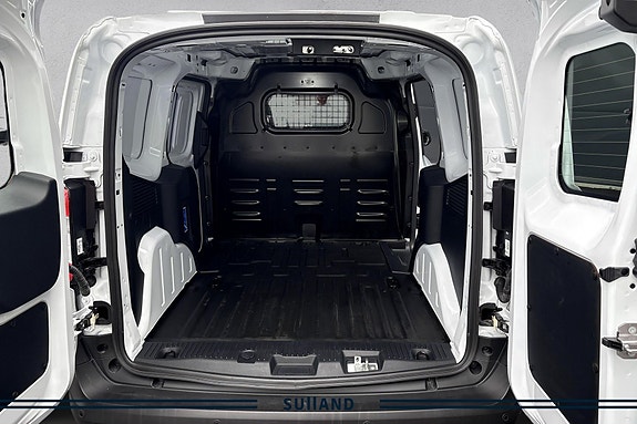 Ford Transit Courier 18 of 19