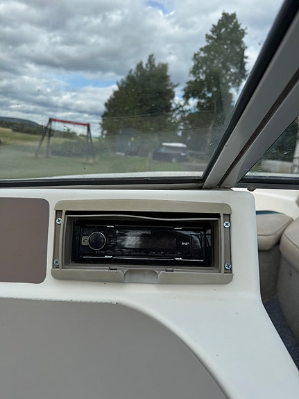 Bayliner 1850 capri Med henger 17 of 21