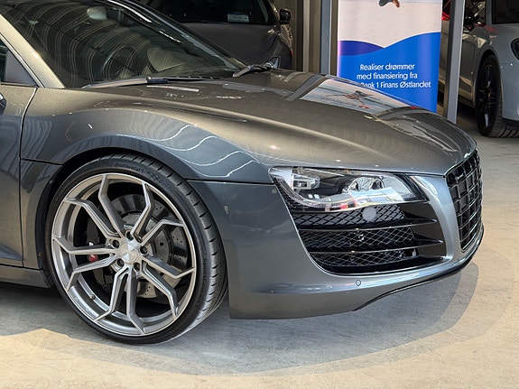 Audi R8 4 of 30