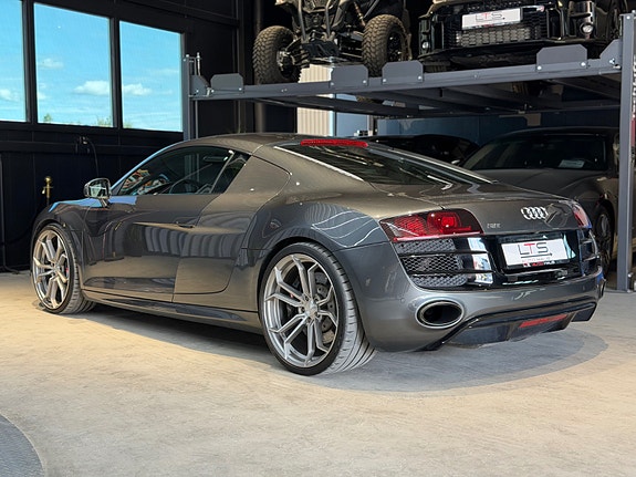 Audi R8 2 of 30