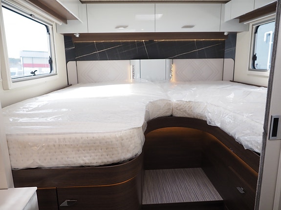 Bürstner Elegance I 910 G - Mercedes - Indus toalett - Alde. 18 of 30