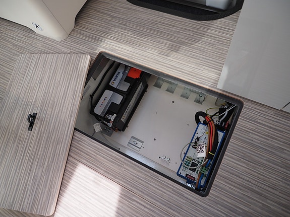 Bürstner Elegance I 910 G - Mercedes - Indus toalett - Alde. 24 of 30