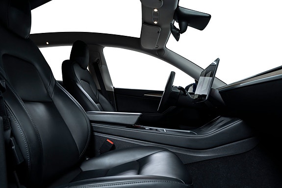 Tesla Model Y 27 of 28