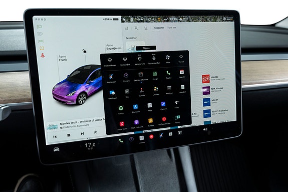 Tesla Model Y 14 of 28