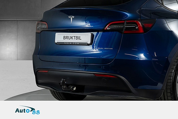 Tesla Model Y 4 of 28