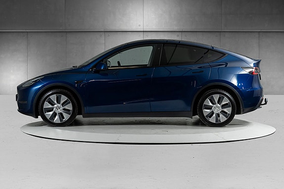 Tesla Model Y 8 of 28