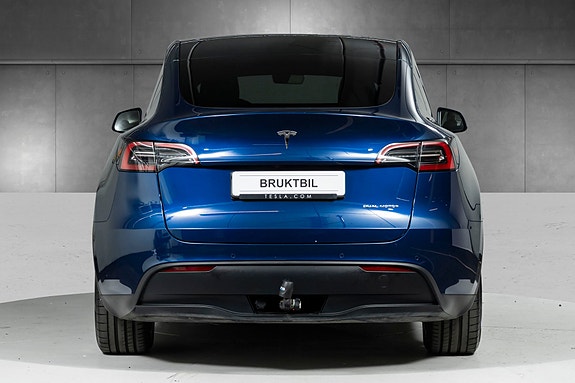 Tesla Model Y 9 of 28