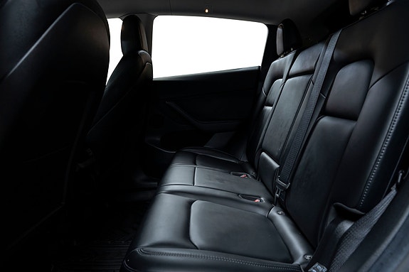 Tesla Model Y 22 of 28