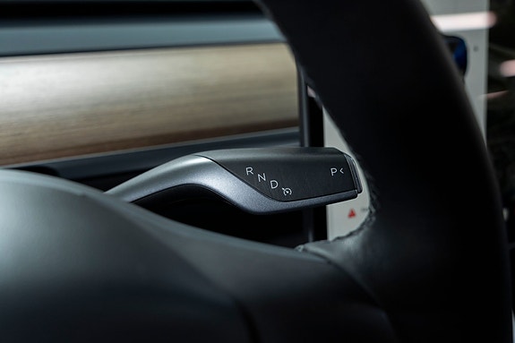 Tesla Model Y 18 of 28