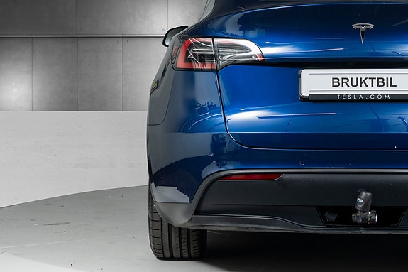 Tesla Model Y 10 of 28