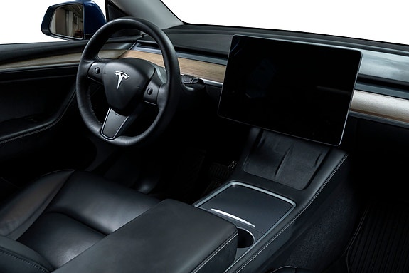Tesla Model Y 28 of 28