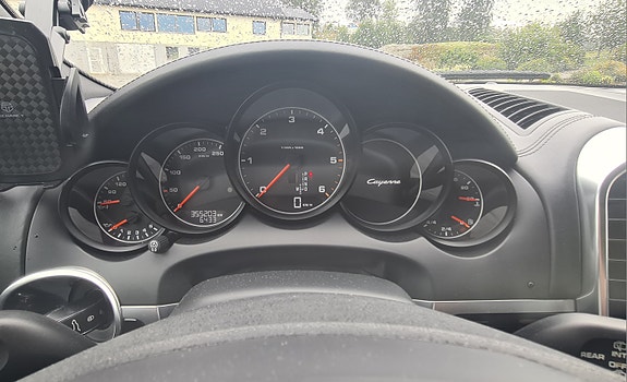 Porsche Cayenne 11 of 14