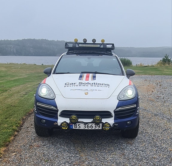 Porsche Cayenne 9 of 14