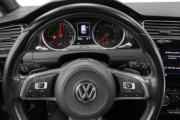 Volkswagen Golf VII 9 of 12