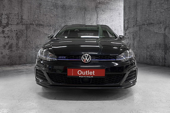 Volkswagen Golf VII 6 of 12