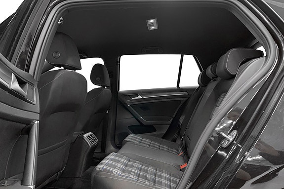 Volkswagen Golf VII 3 of 12