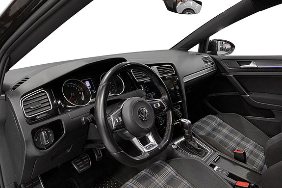 Volkswagen Golf VII 2 of 12