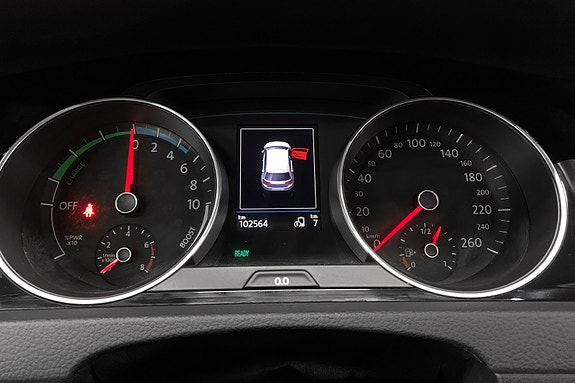 Volkswagen Golf VII 10 of 12