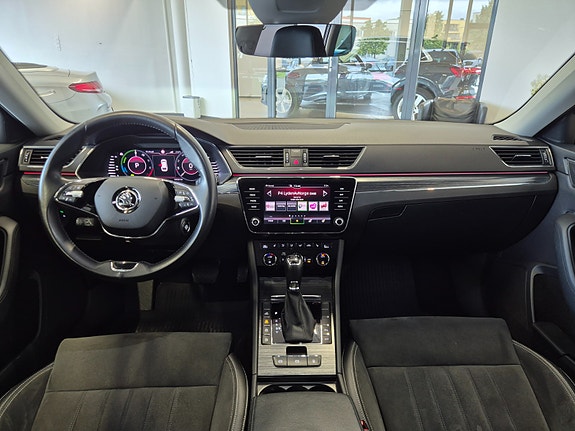 Skoda Superb 14 of 30