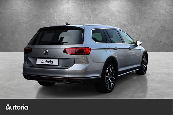 Volkswagen Passat Alltrack 2 of 24