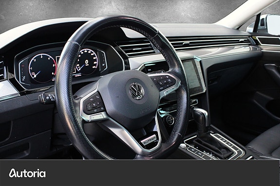 Volkswagen Passat Alltrack 12 of 24